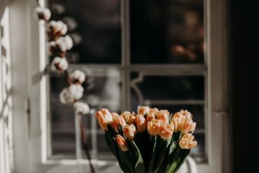 deko mit tulpen | Moderne Einrichtung - wohnung verschönern - skandinavische einrichtung - Deko-Tipps und die neuesten Mode-Trends