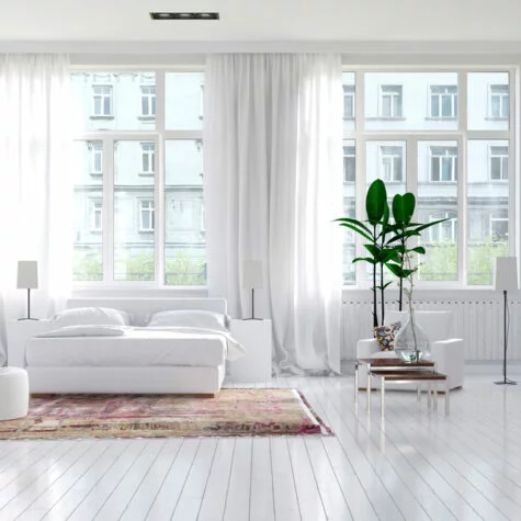 Weiße Einrichtung: Weißes schlichtes Zimmer
