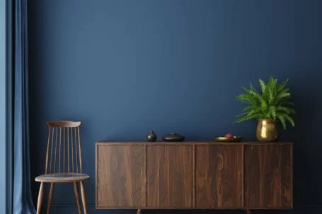 Welche Wandfarbe passt zu dunklen Möbeln? Brauner Schrank im Wohnzimmer