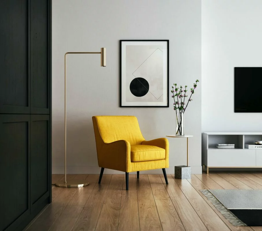 Wohnung edler wirken lassen: Gelber Sessel in modernem Zimmer
