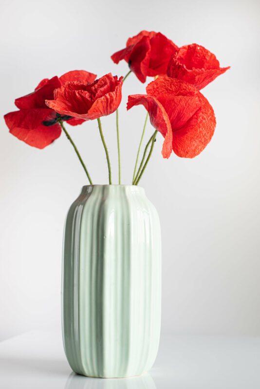 Wohnung edler wirken lassen: Designer Vase mit Blumen