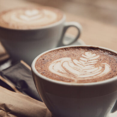 Die schönsten Kaffeetassen: Zwei schlichte Kaffeetassen