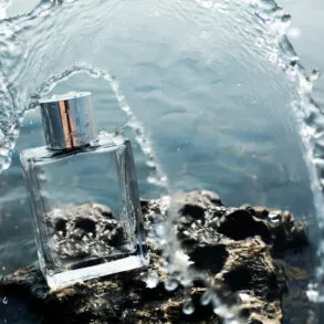 Parfum wie frisch geduscht: Flakon vor Meer