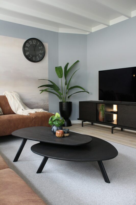 Braune Couch welche Wandfarbe:
Modernes Hellblau
