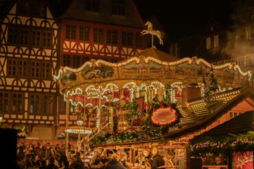 Weihnachtsmarkt-Ideen für den Verkauf: Weihnachtsmarkt in der Nacht